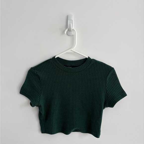 SHEIN Ribbed Short Sleeve Crop Top - Picture 2 of 4